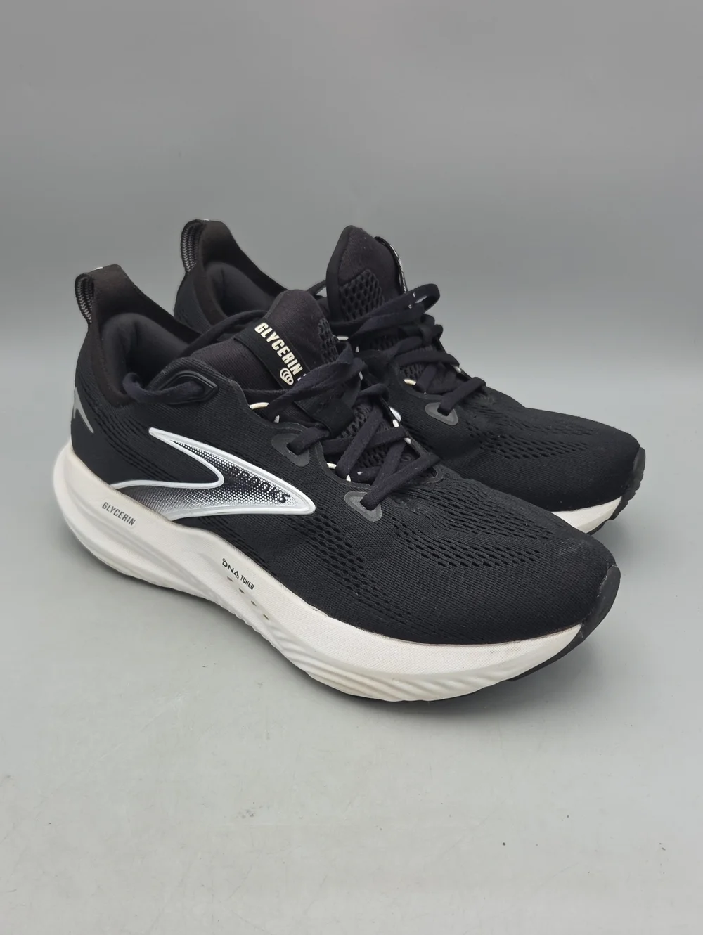 Brooks Glycerin 22 Women size 9.5 black Running Shoes